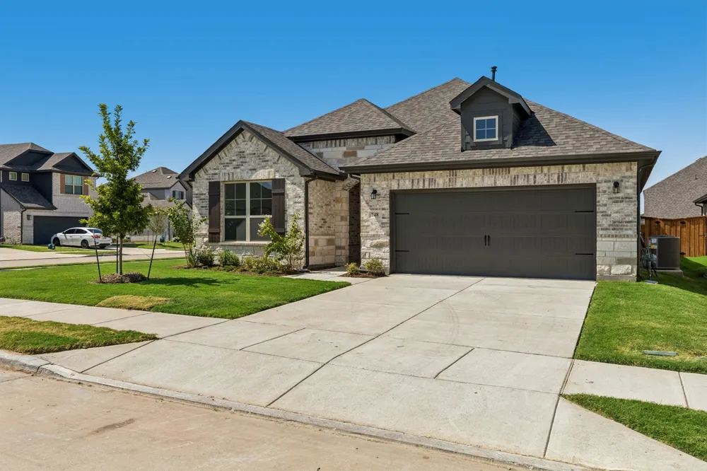 748 Grand Dale Drive Lavon, TX 75166