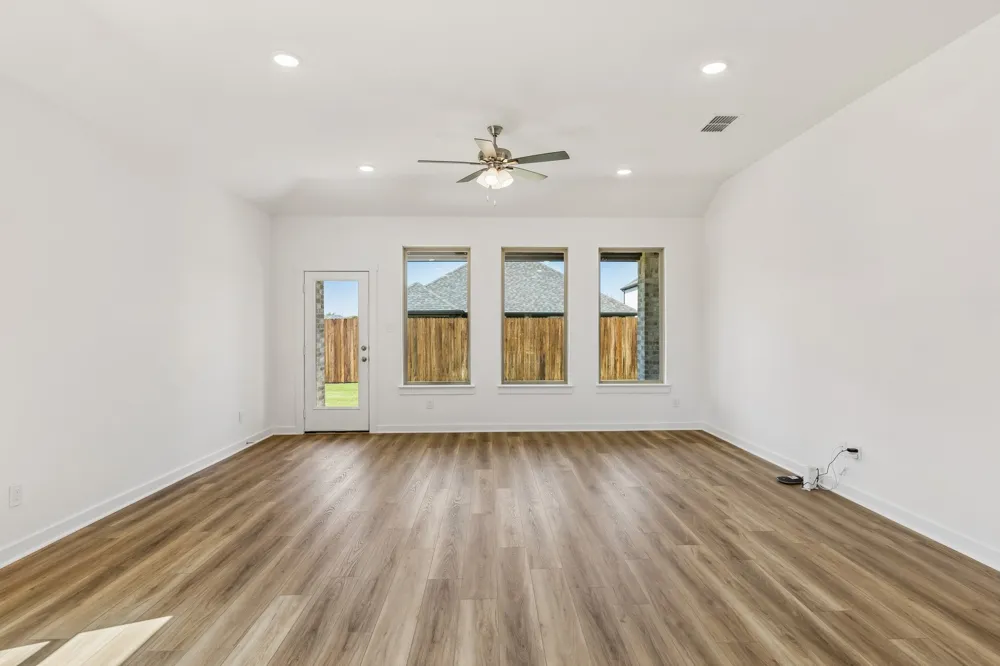 748 Grand Dale Drive Lavon, TX 75166