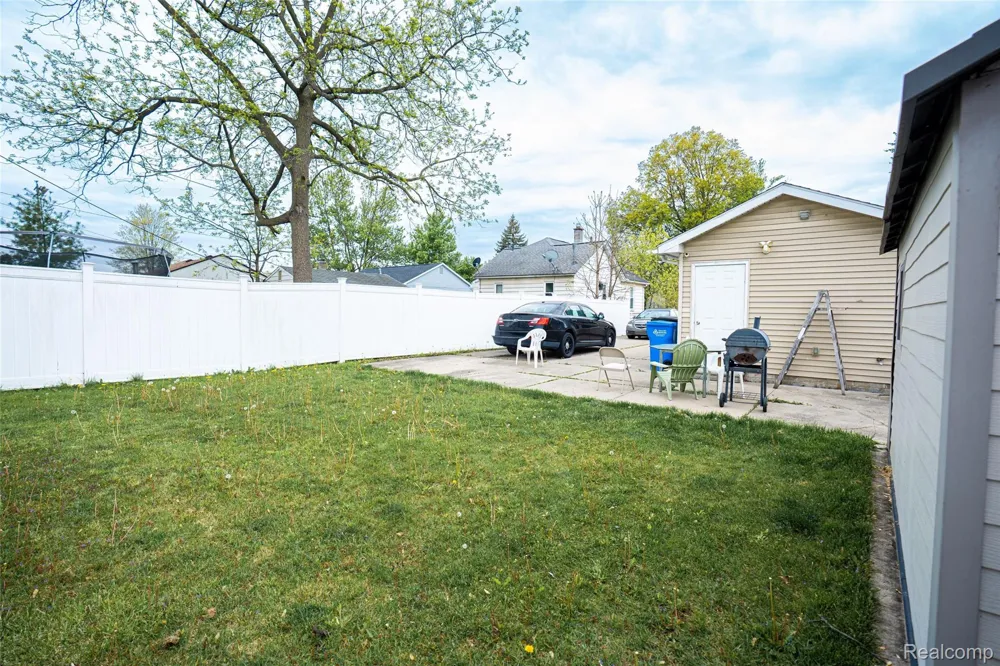 26536 Palmer Boulevard Madison Heights City, MI 48071