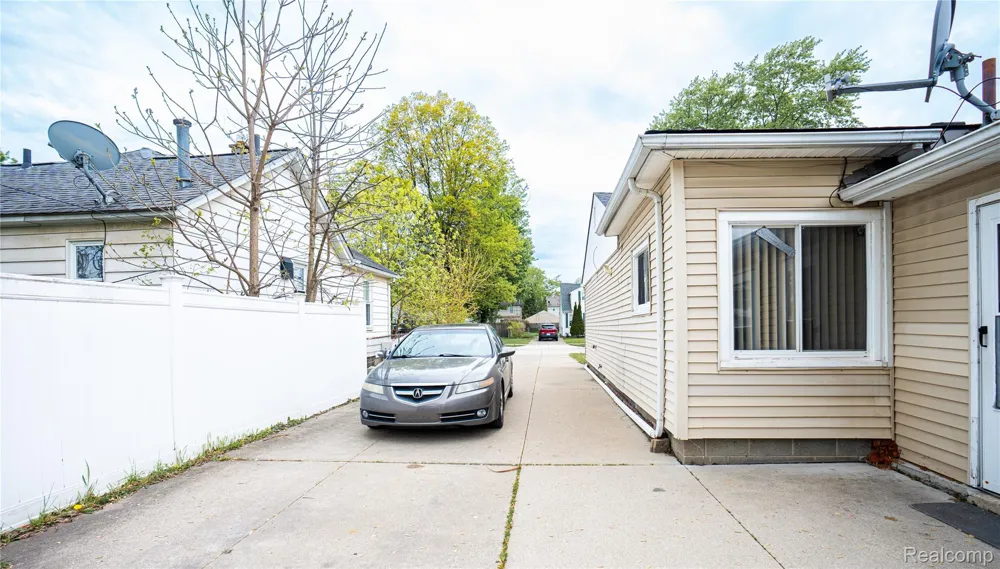 26536 Palmer Boulevard Madison Heights City, MI 48071