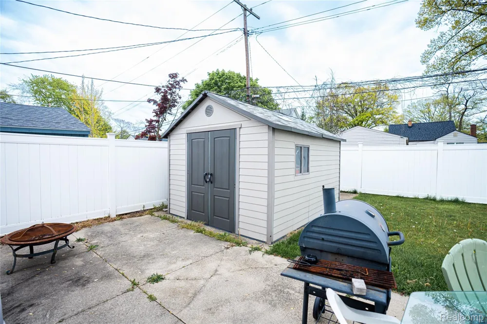 26536 Palmer Boulevard Madison Heights City, MI 48071