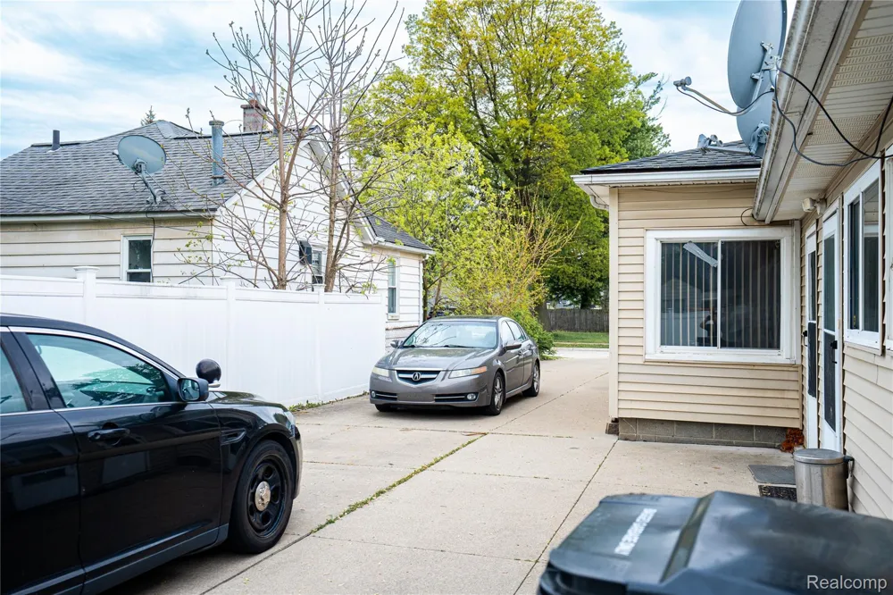 26536 Palmer Boulevard Madison Heights City, MI 48071