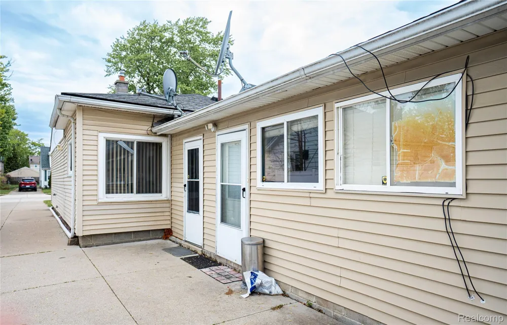 26536 Palmer Boulevard Madison Heights City, MI 48071