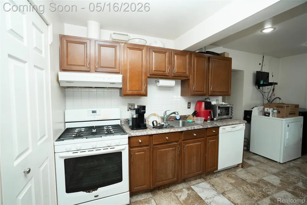 26536 Palmer Boulevard Madison Heights City, MI 48071