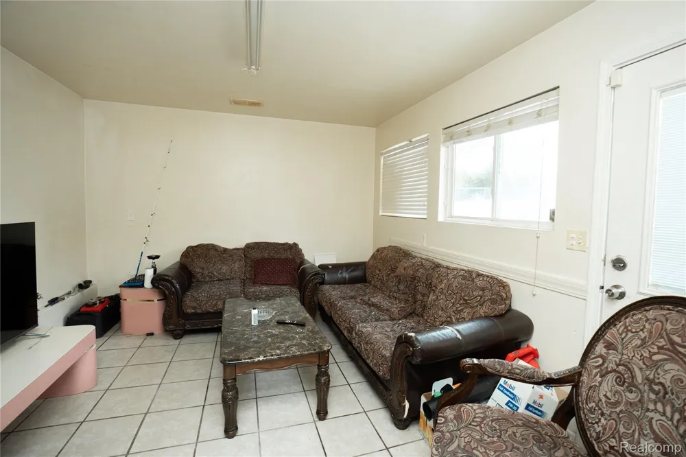 26536 Palmer Boulevard Madison Heights City, MI 48071