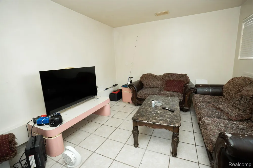 26536 Palmer Boulevard Madison Heights City, MI 48071
