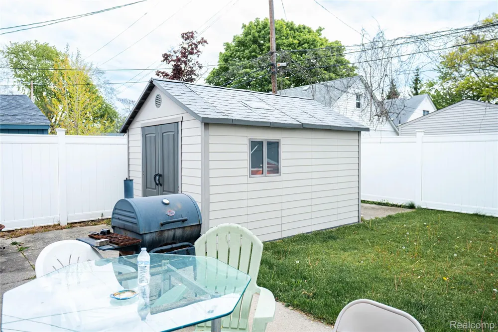 26536 Palmer Boulevard Madison Heights City, MI 48071