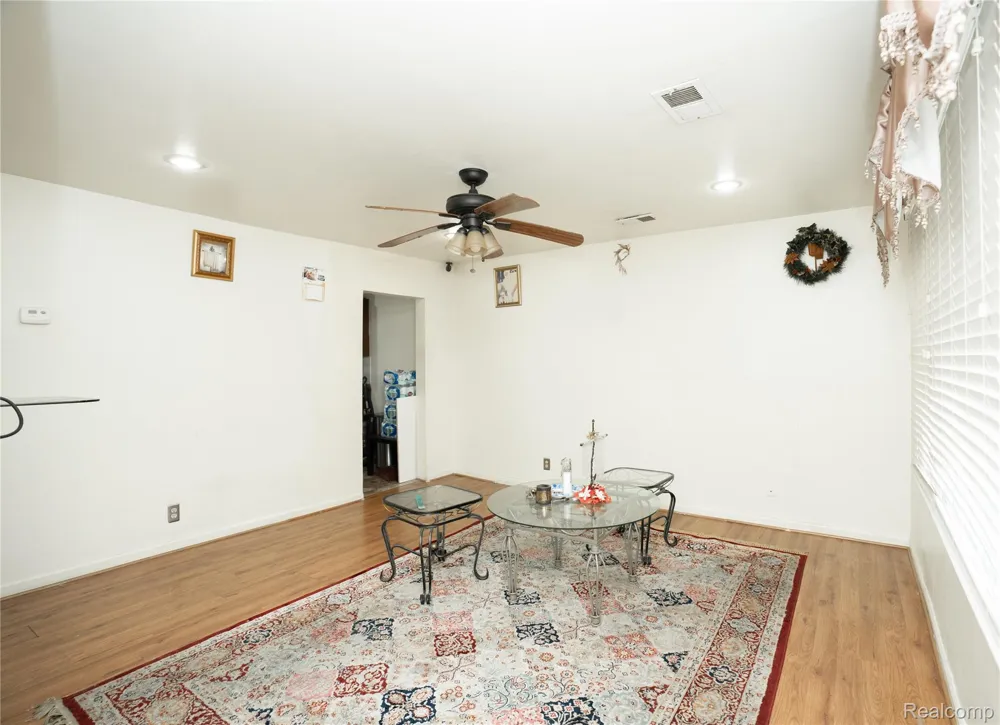 26536 Palmer Boulevard Madison Heights City, MI 48071