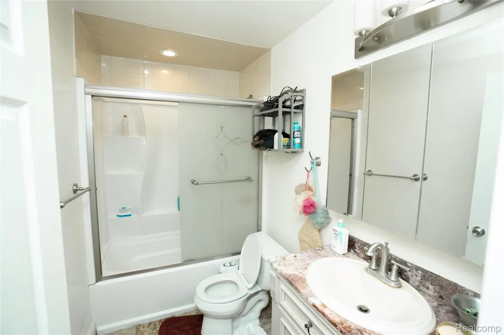 26536 Palmer Boulevard Madison Heights City, MI 48071