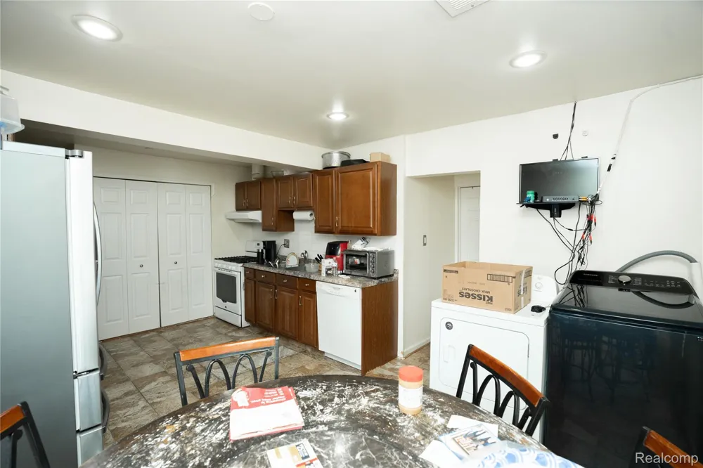 26536 Palmer Boulevard Madison Heights City, MI 48071