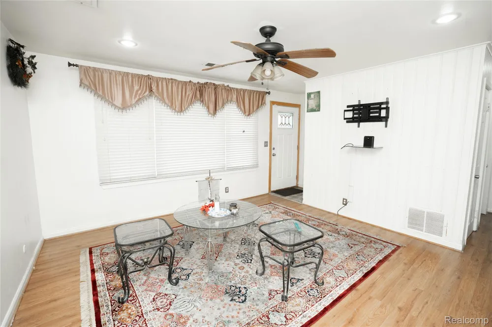 26536 Palmer Boulevard Madison Heights City, MI 48071