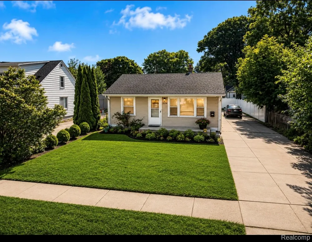 26536 Palmer Boulevard Madison Heights City, MI 48071