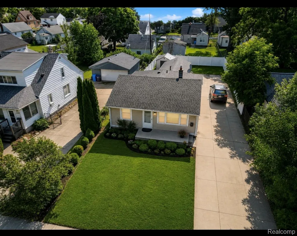 26536 Palmer Boulevard Madison Heights City, MI 48071