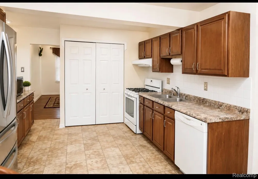 26536 Palmer Boulevard Madison Heights City, MI 48071