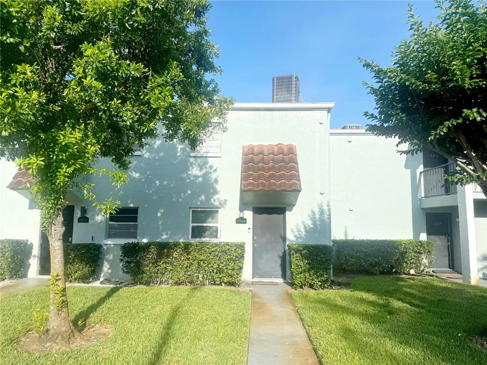 2864 SOMERSET PARK DRIVE #2864 Tampa, FL 33613