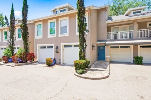 4811 BAYSHORE BOULEVARD #303