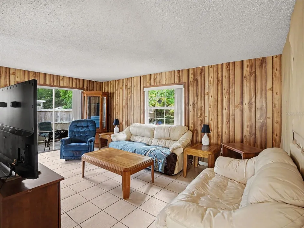 1609 MAUREEN AVENUE Ocoee, FL 34761