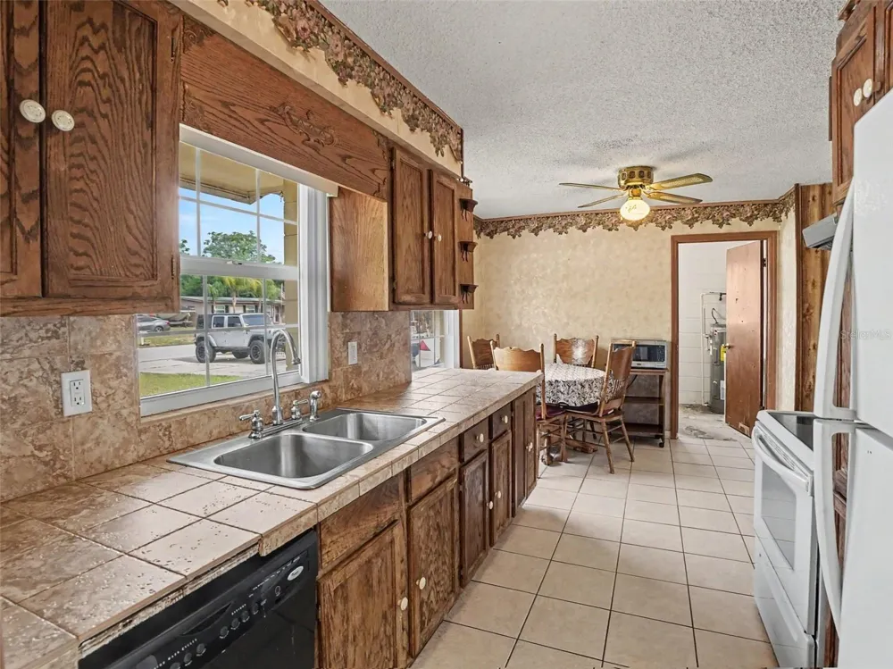 1609 MAUREEN AVENUE Ocoee, FL 34761