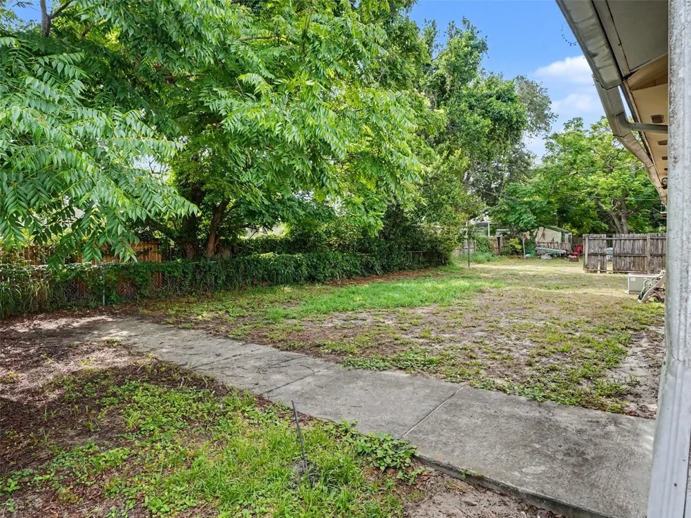 1609 MAUREEN AVENUE Ocoee, FL 34761