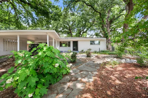 1209 W Lilly Lane