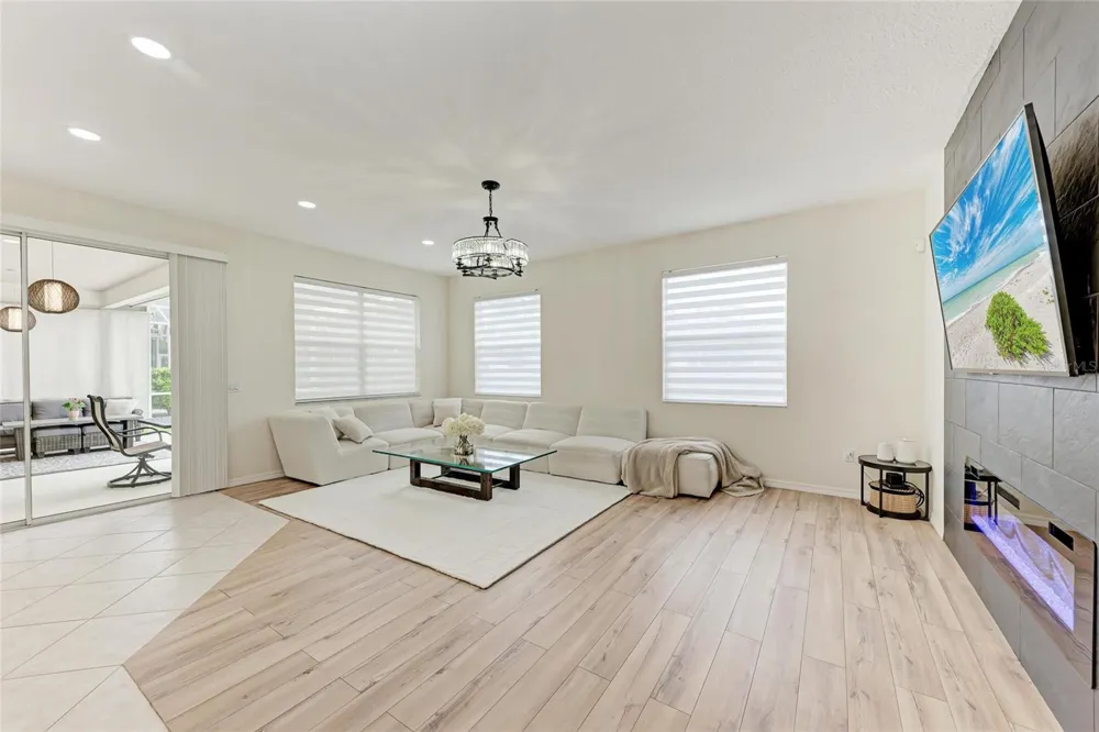 7327 38TH COURT EAST Sarasota, FL 34243