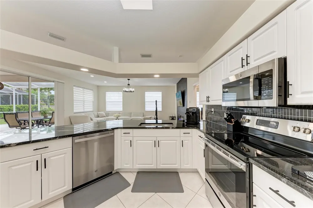 7327 38TH COURT EAST Sarasota, FL 34243