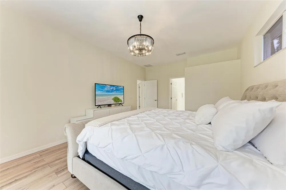 7327 38TH COURT EAST Sarasota, FL 34243