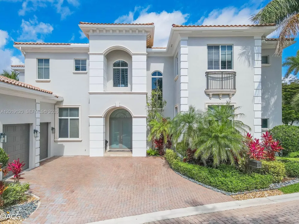 1480 Windjammer Way #. Hollywood, FL 33019