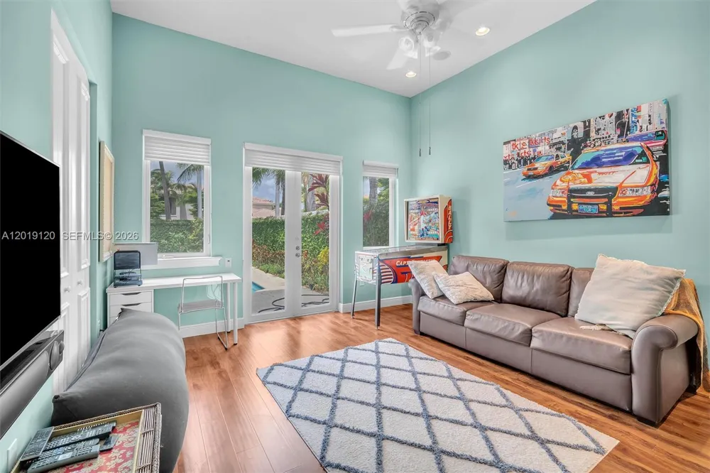 1480 Windjammer Way #. Hollywood, FL 33019
