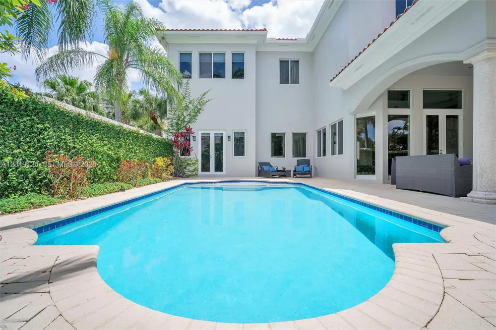 1480 Windjammer Way #. Hollywood, FL 33019