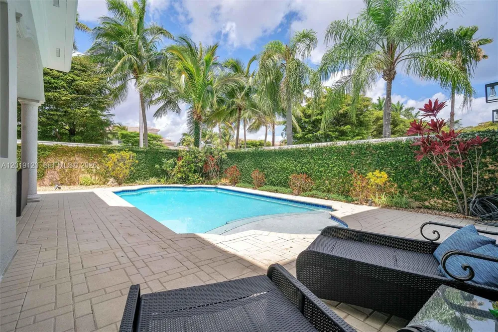 1480 Windjammer Way #. Hollywood, FL 33019