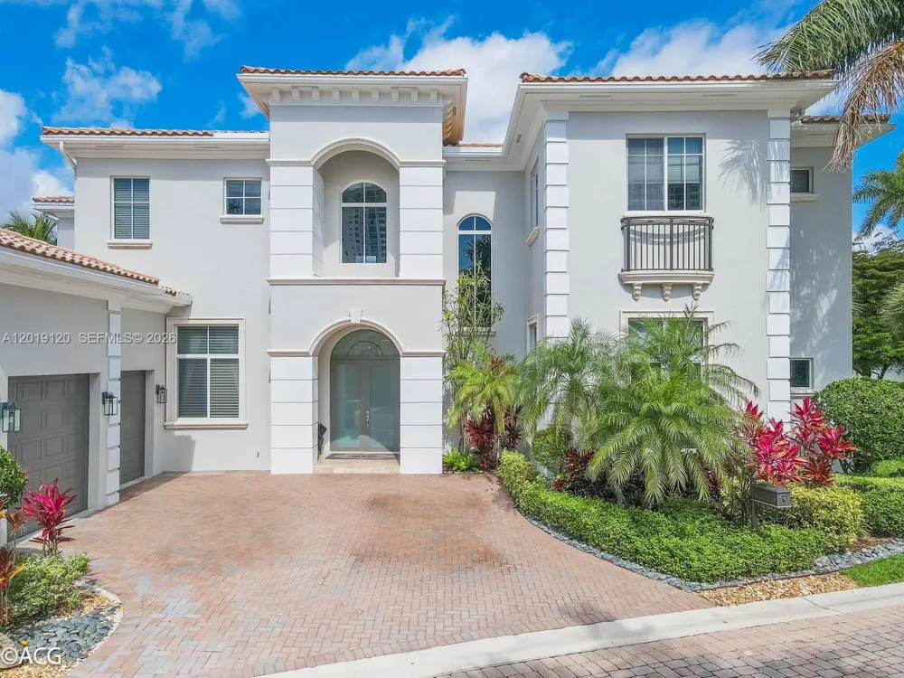 1480 Windjammer Way #. Hollywood, FL 33019