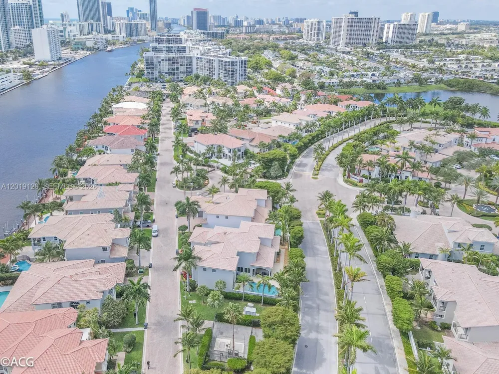 1480 Windjammer Way #. Hollywood, FL 33019