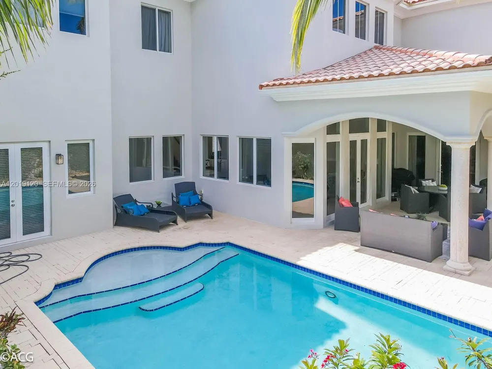 1480 Windjammer Way #. Hollywood, FL 33019