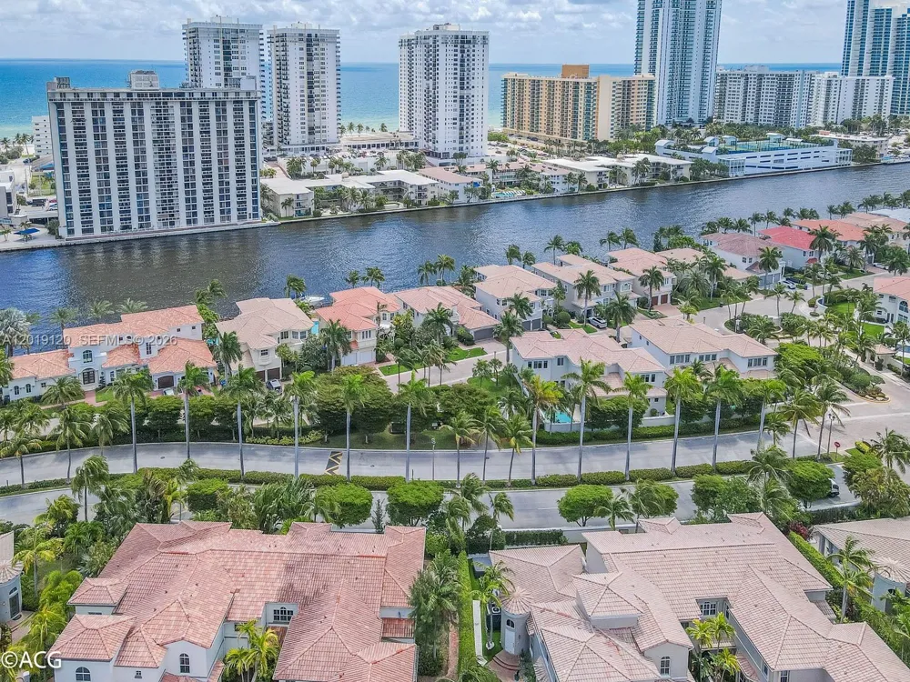 1480 Windjammer Way #. Hollywood, FL 33019