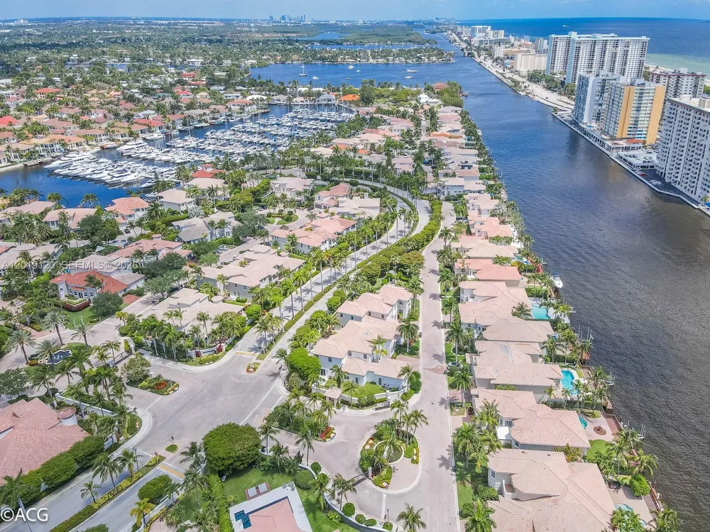 1480 Windjammer Way #. Hollywood, FL 33019
