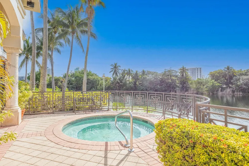 1480 Windjammer Way #. Hollywood, FL 33019