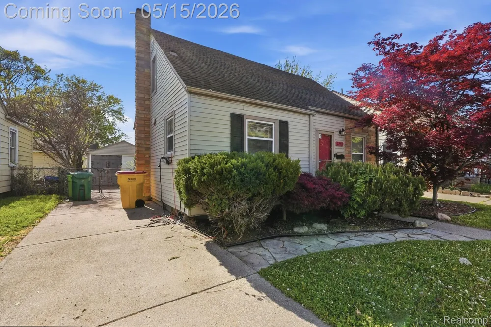 22413 Cushing Avenue Eastpointe City, MI 48021