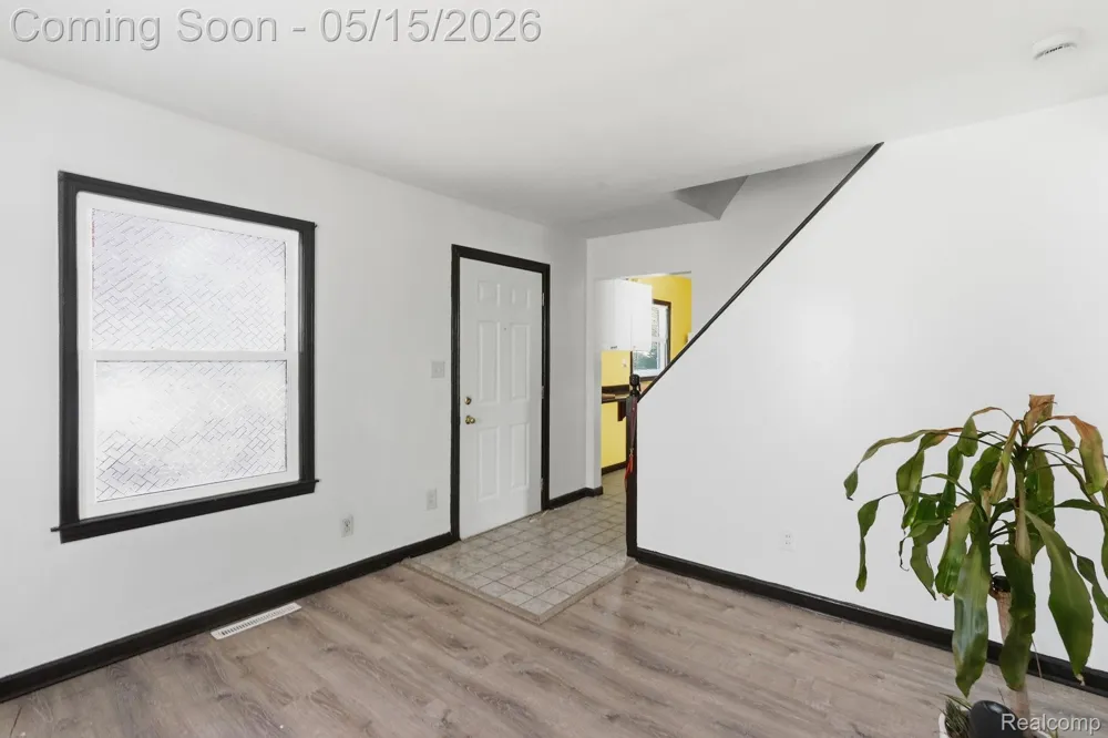 22413 Cushing Avenue Eastpointe City, MI 48021