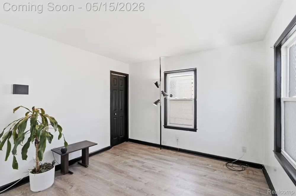 22413 Cushing Avenue Eastpointe City, MI 48021