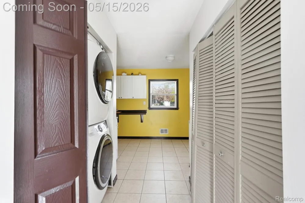 22413 Cushing Avenue Eastpointe City, MI 48021