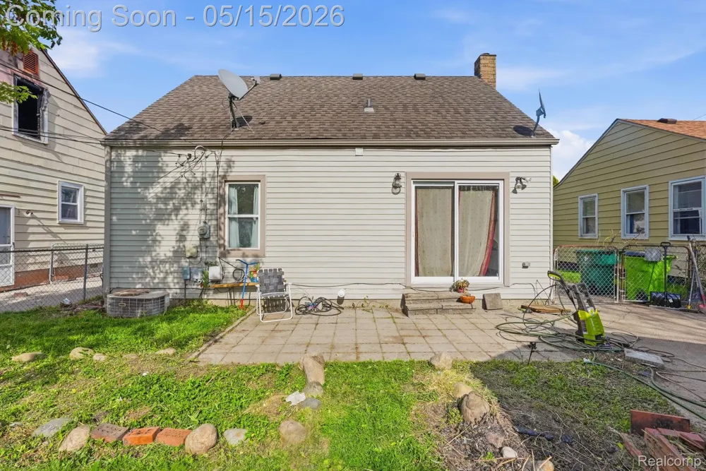 22413 Cushing Avenue Eastpointe City, MI 48021
