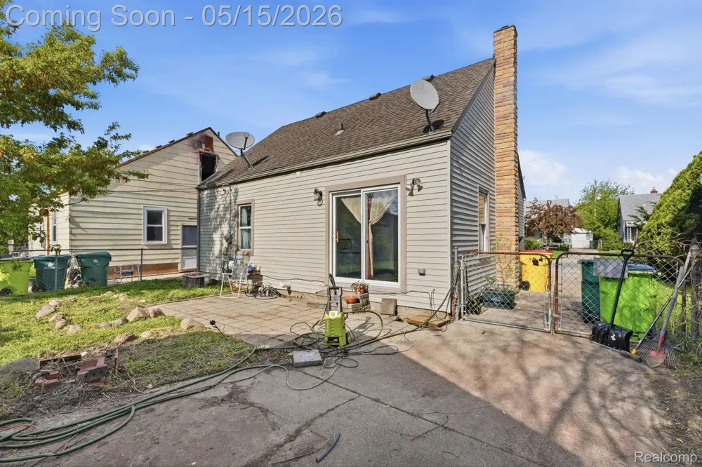 22413 Cushing Avenue Eastpointe City, MI 48021