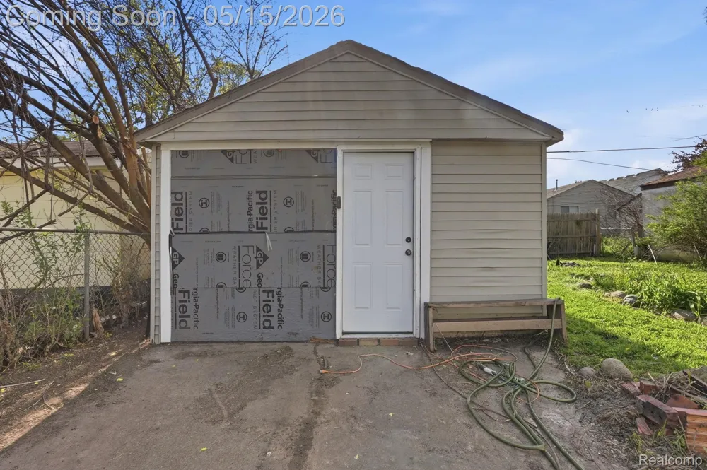 22413 Cushing Avenue Eastpointe City, MI 48021