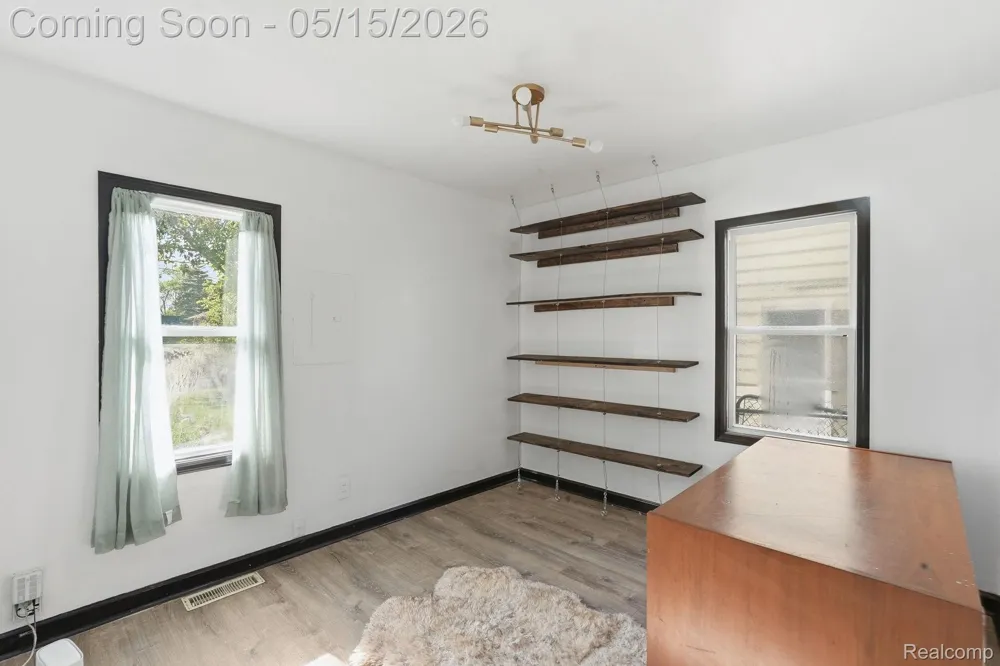 22413 Cushing Avenue Eastpointe City, MI 48021