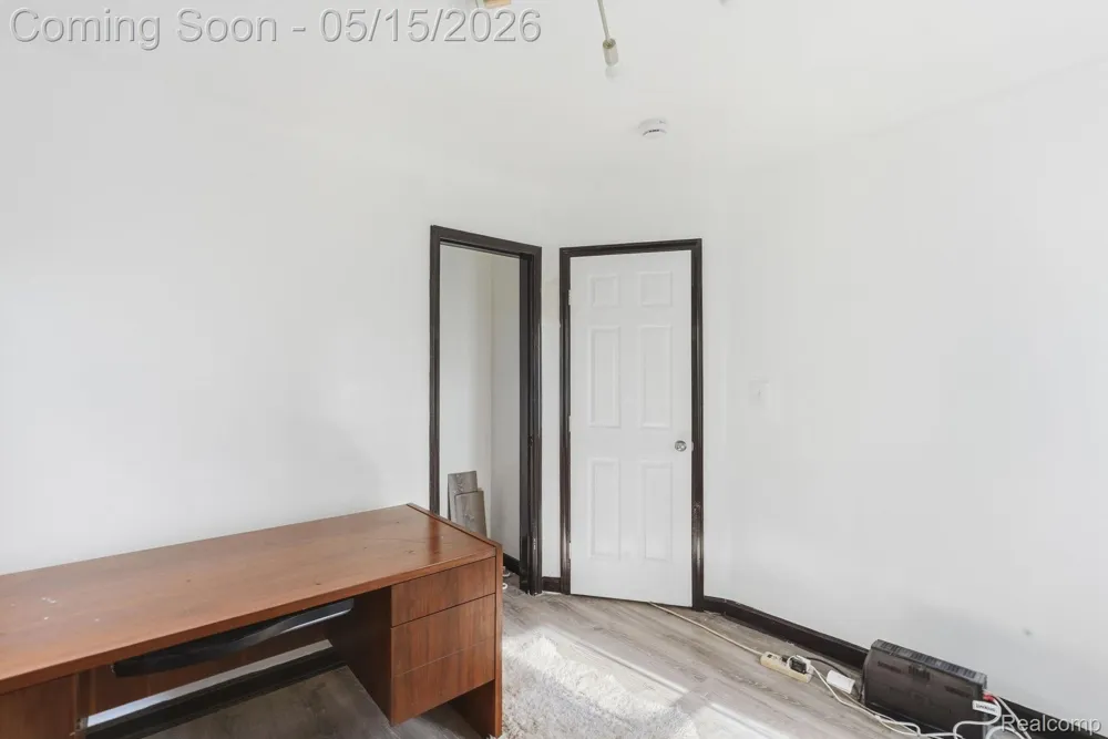 22413 Cushing Avenue Eastpointe City, MI 48021