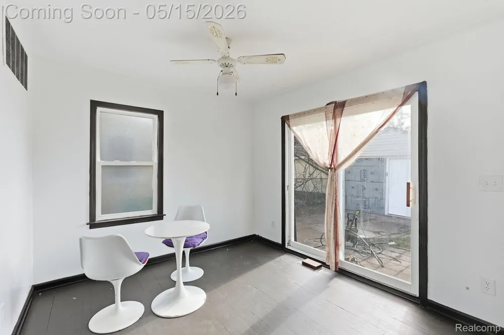 22413 Cushing Avenue Eastpointe City, MI 48021