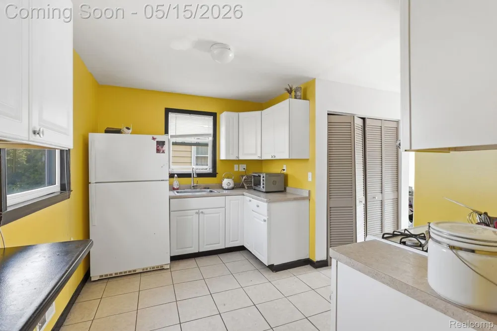 22413 Cushing Avenue Eastpointe City, MI 48021
