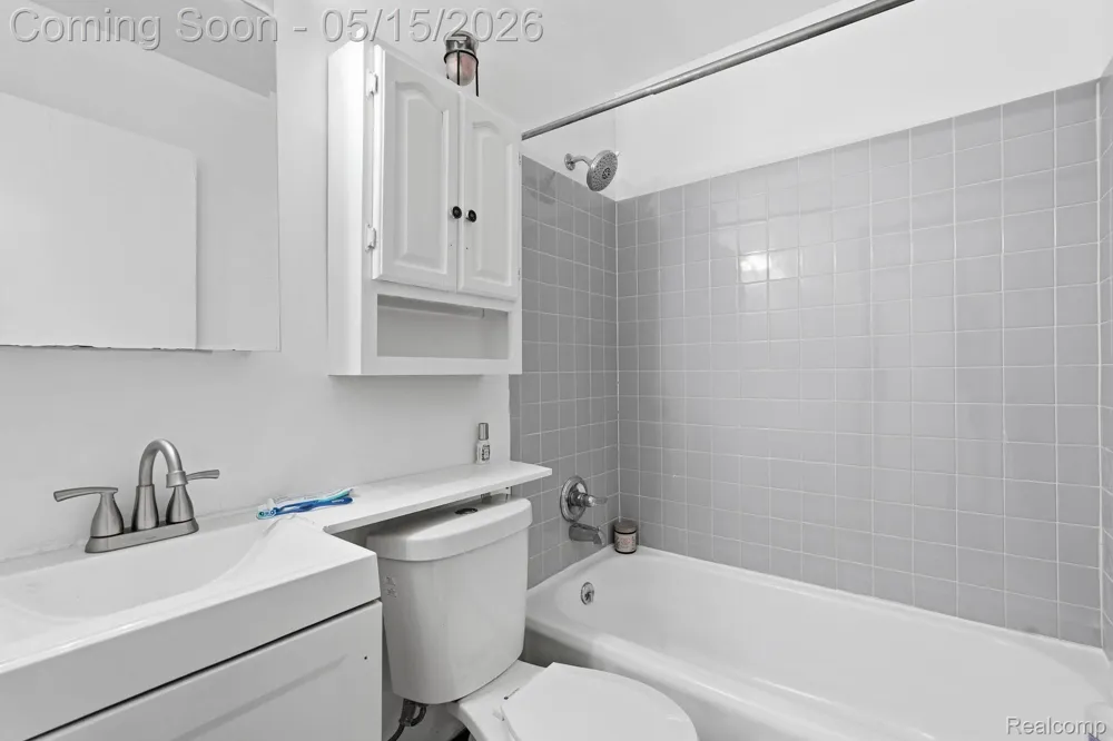 22413 Cushing Avenue Eastpointe City, MI 48021