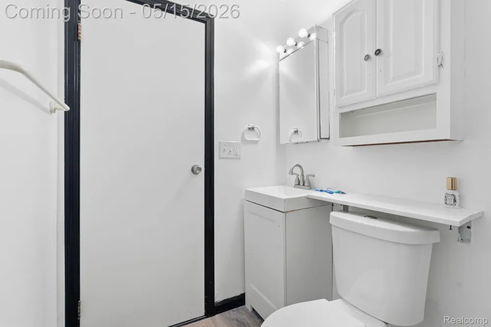 22413 Cushing Avenue Eastpointe City, MI 48021